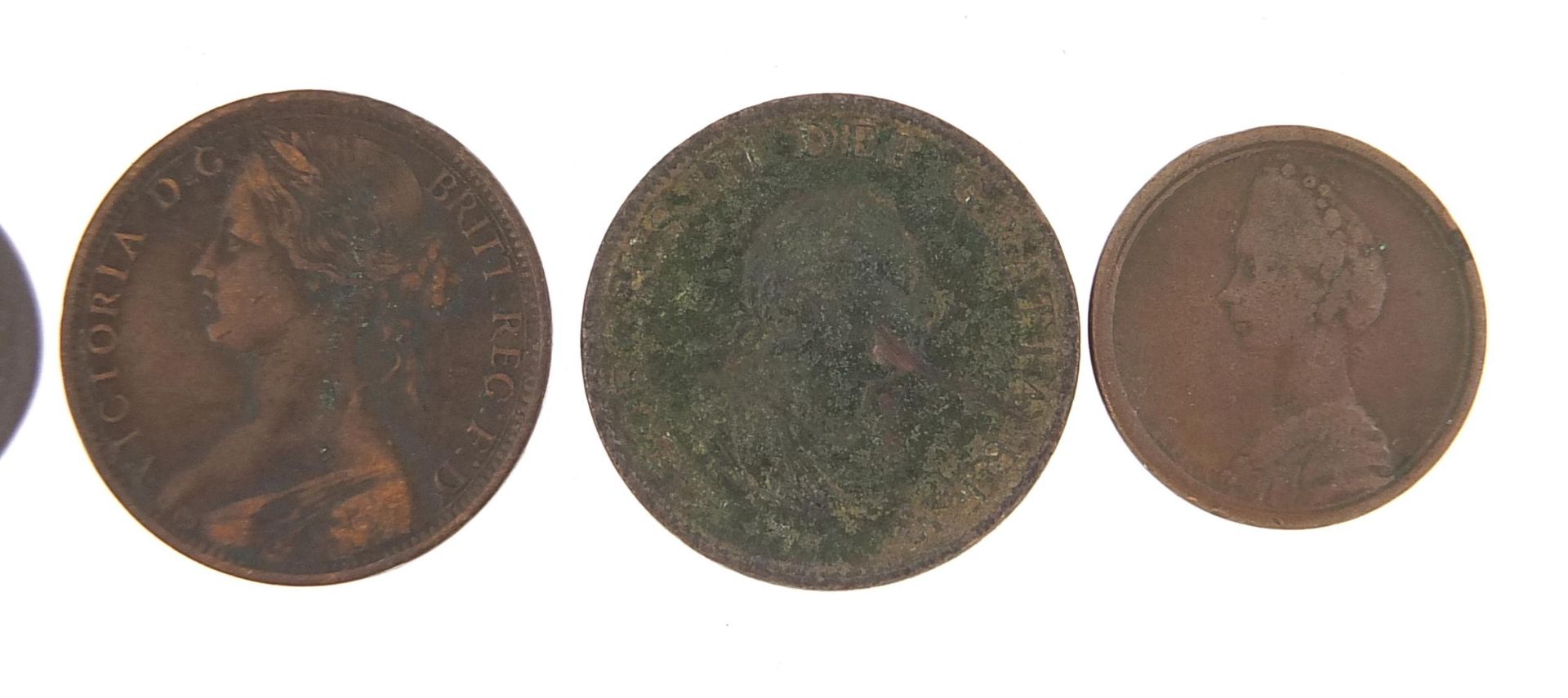 George III and later British coinage including 1843 half farthing and 1773 Queen Charlotte token - Bild 4 aus 4