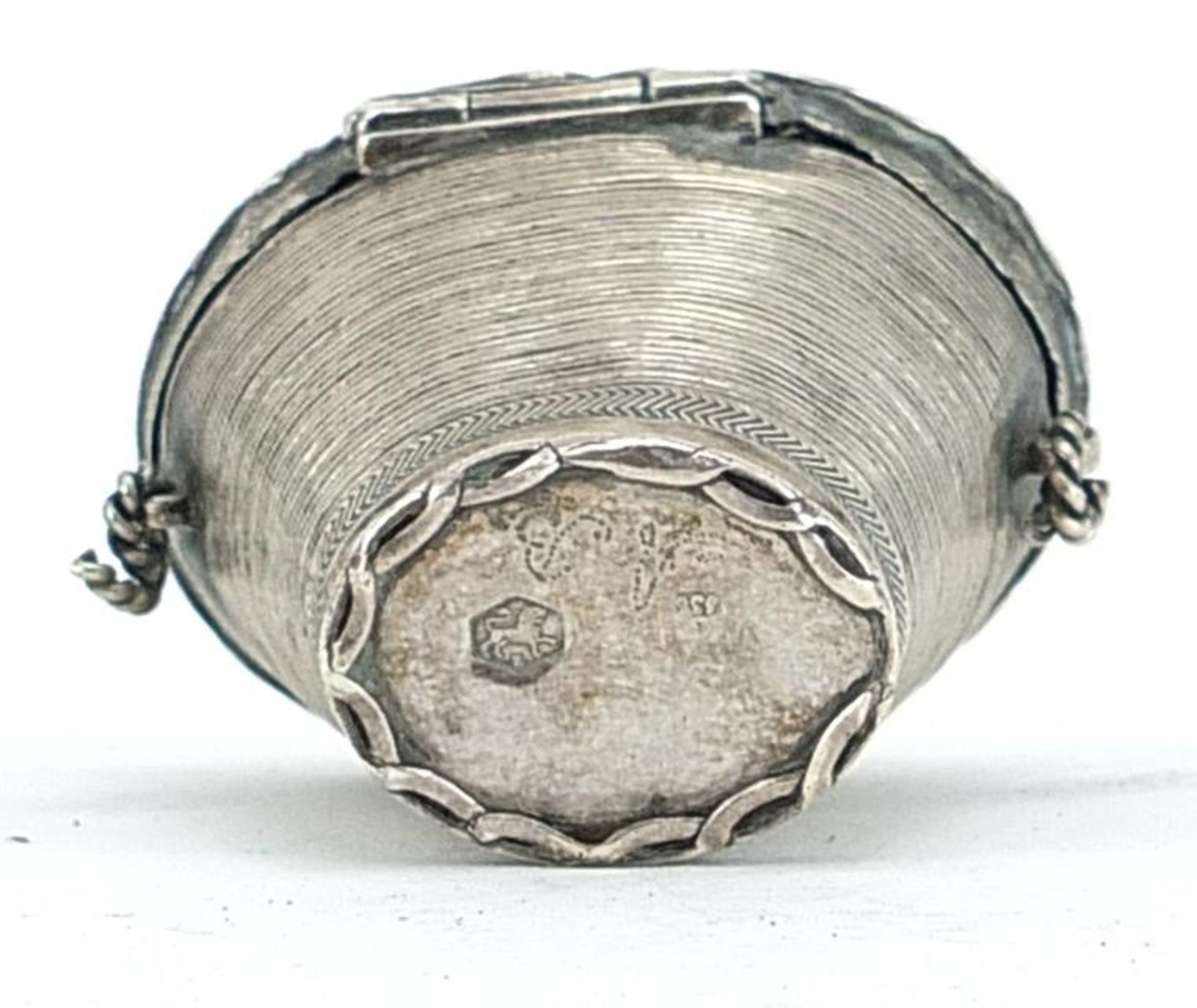 Antique Dutch silver patch box in the form of a basket of fruit, 4cm high, 16.2g - Image 3 of 4