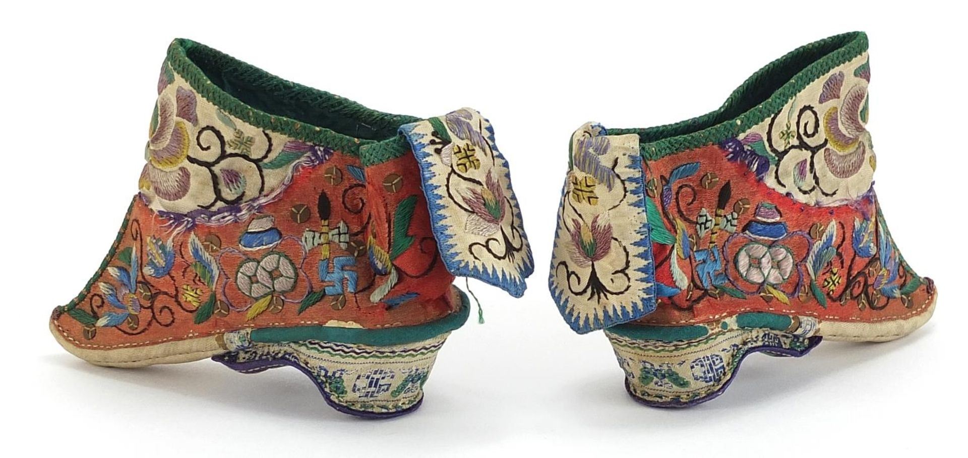 Pair of Chinese silk lotus shoes embroidered with flowers, each 11cm in length - Image 2 of 3
