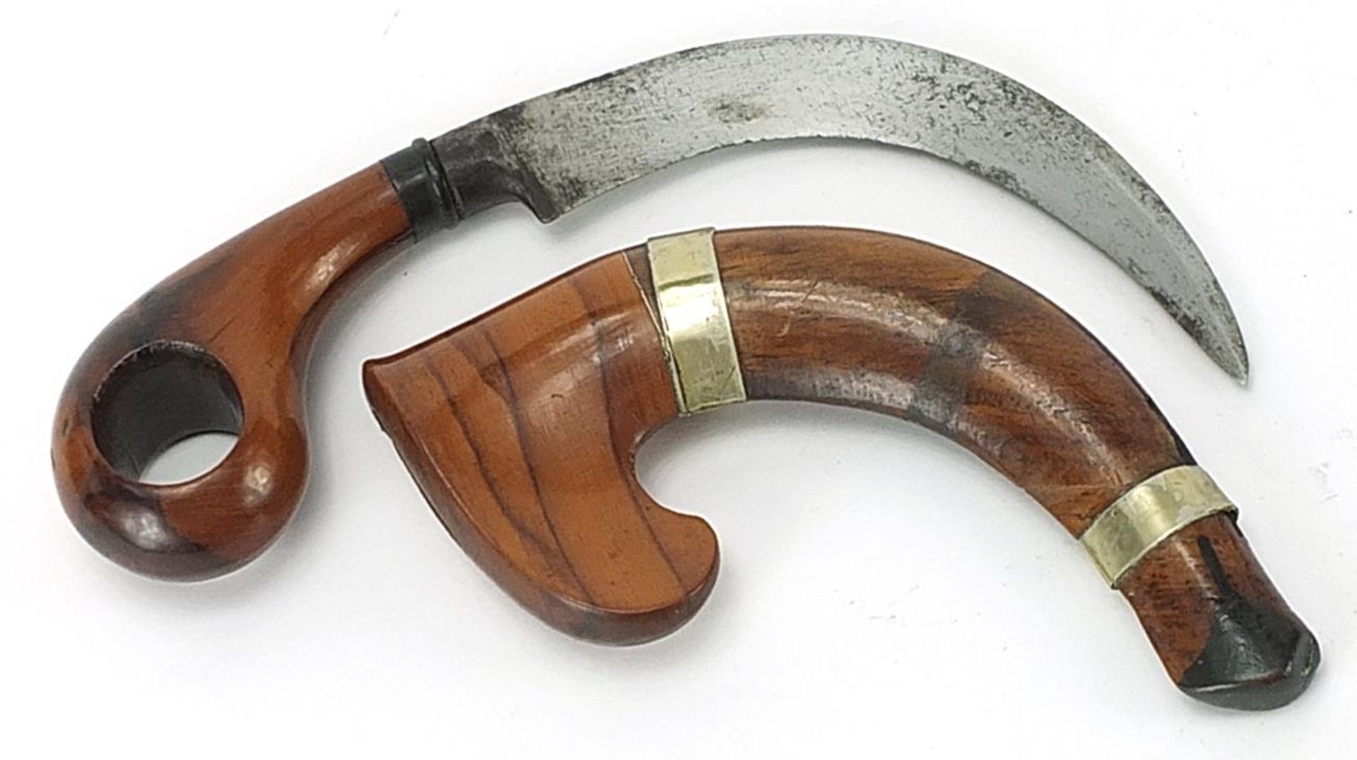 Unusual curved knife with steel blade and hardwood sheath, 17.5cm in length - Image 2 of 2