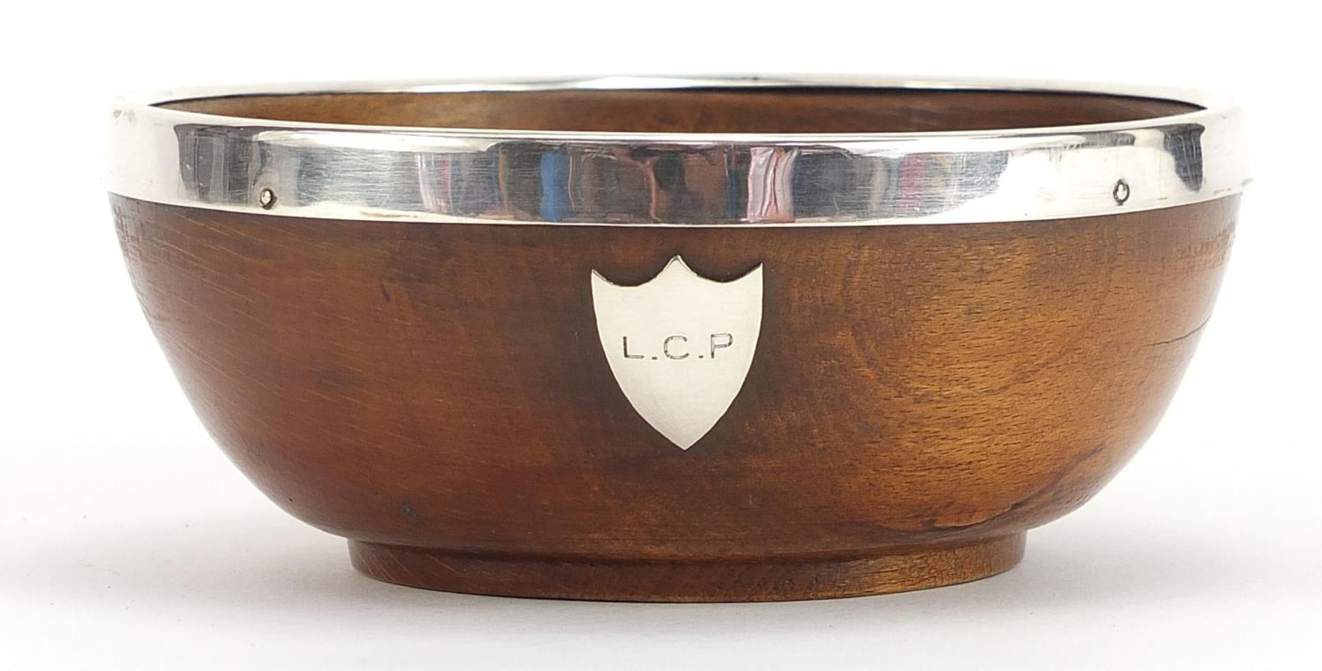 Treen bowl with silver rim, indistinctly hallmarked Chester, 13.5cm in diameter