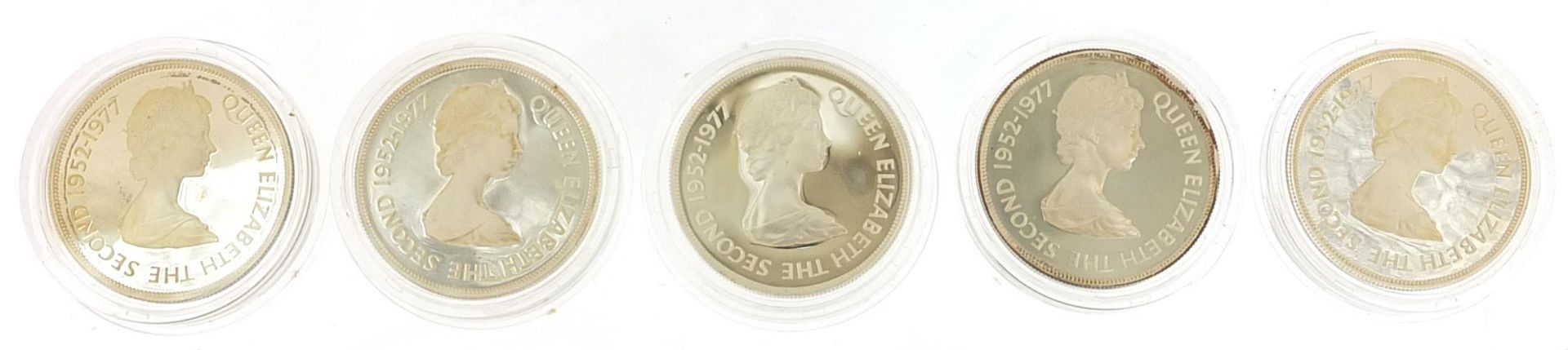Five commemorative 1977 silver proof coins with cases including Gibraltar twenty five pence - Bild 3 aus 4
