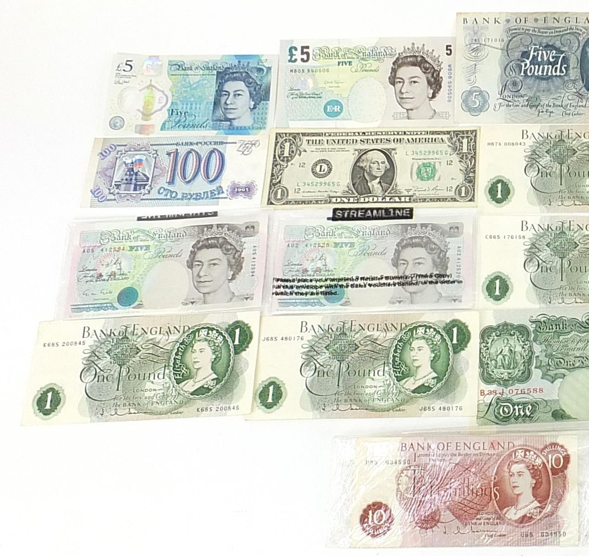 British and world banknotes including five pound and one pound notes, various cashiers - Bild 2 aus 3