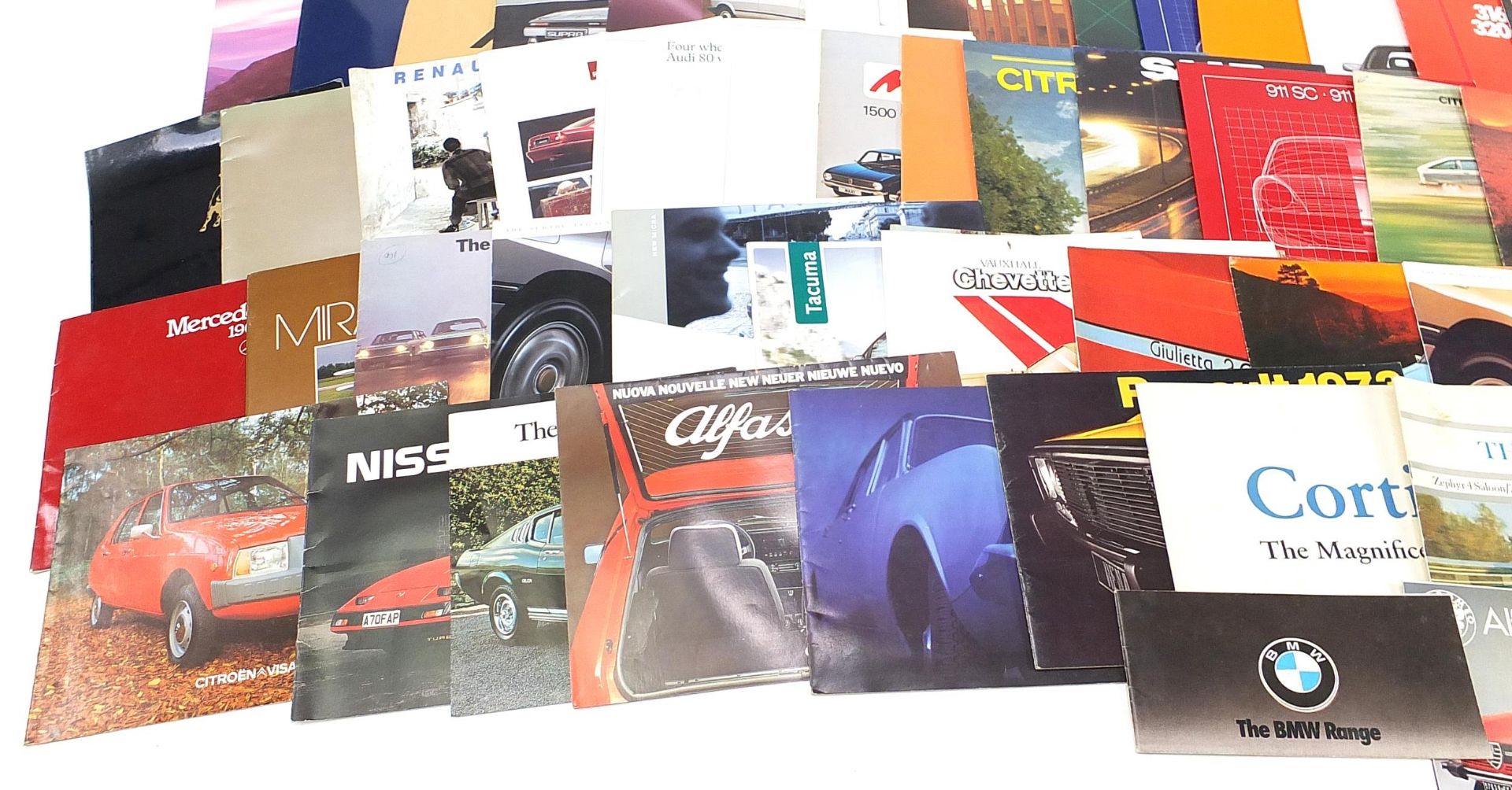 Collection of vintage and later car sales pamphlets including Rolls Royce, Lamborghini, Porsche, - Image 4 of 5