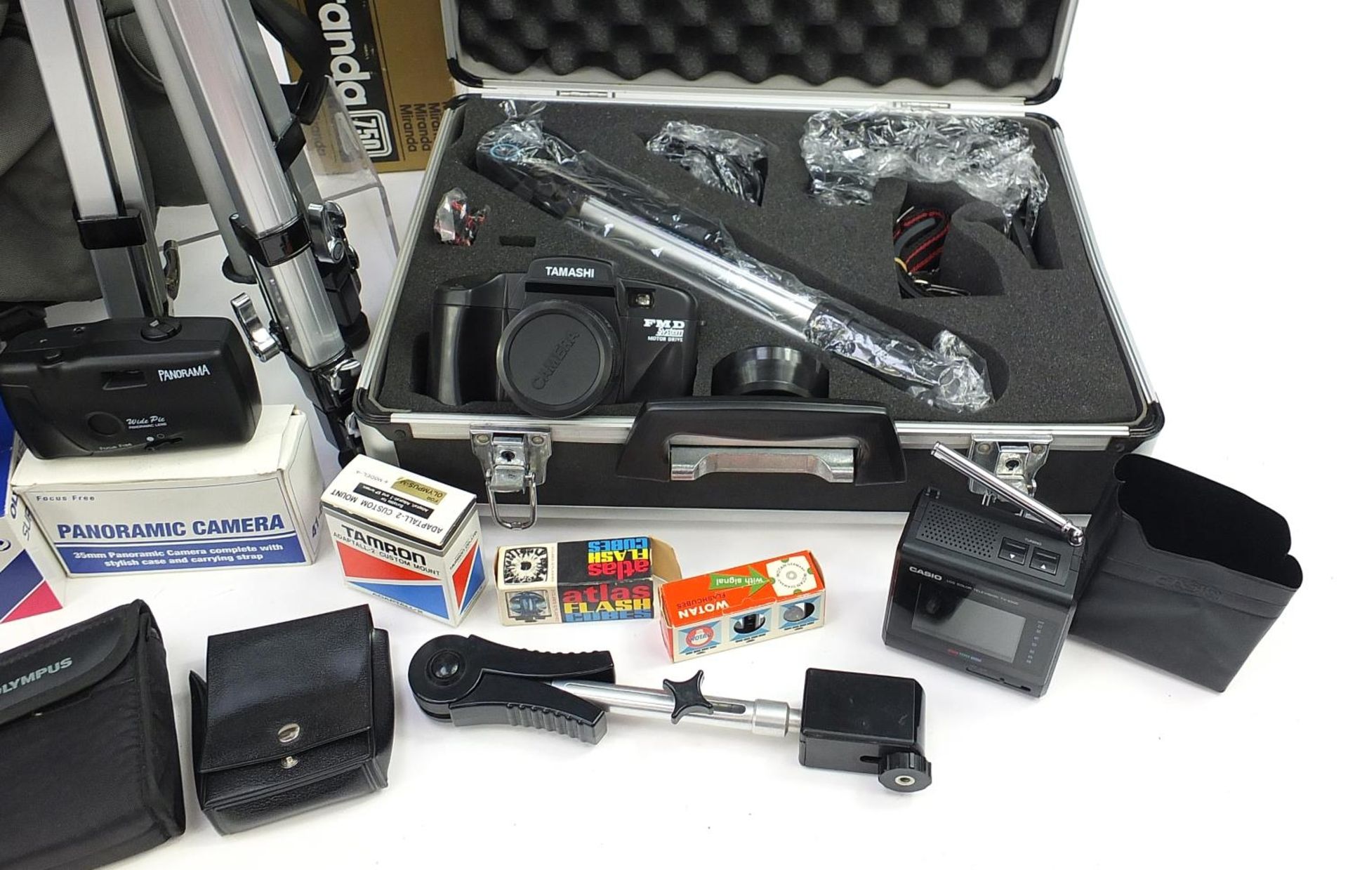 Collection of vintage and later cameras, lenses and accessories including Tamashi FMD with tripod - Image 4 of 4