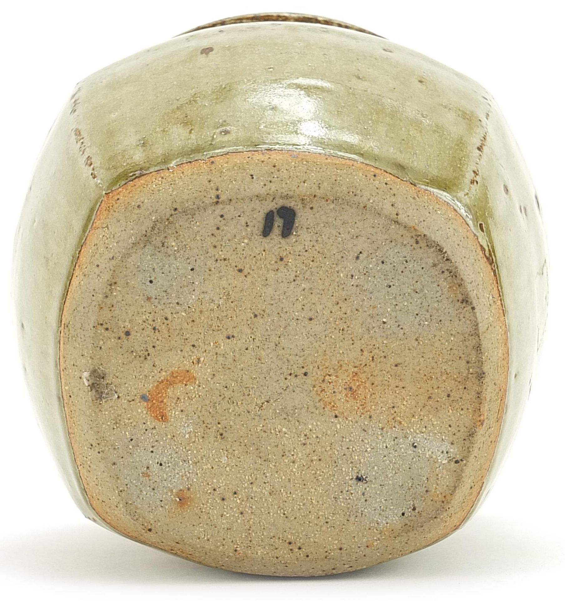 Attributed to Richard Batterham, studio pottery jar and cover having a celadon glaze, 13cm high - Bild 3 aus 3