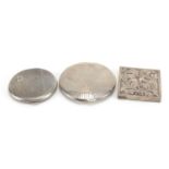 Three silver compacts including one Art Deco, the largest 8cm in diameter, total 196.2g