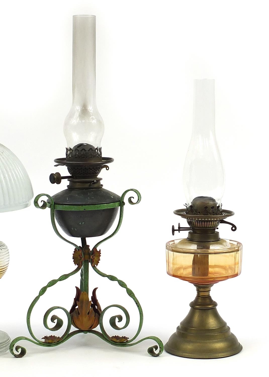 Four antique and later oil lamps, three with glass reservoirs including one with a painted wrought - Bild 3 aus 6