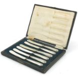 Set of six silver handled butter knives housed in a velvet and silk lined fitted case, Sheffield