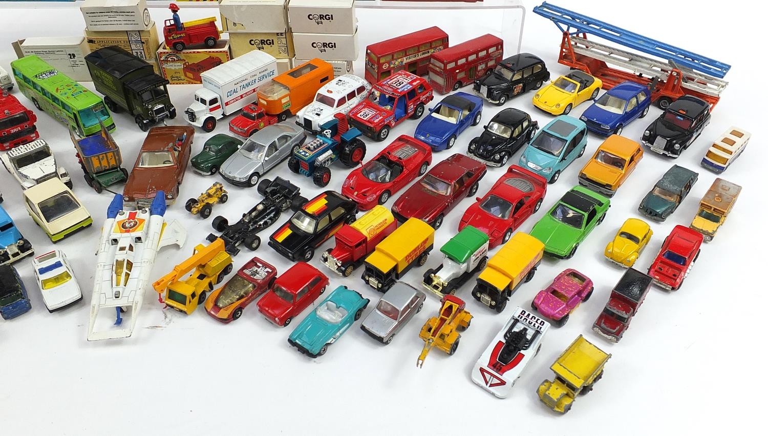 Collection of vintage and later diecast vehicles, predominantly Corgi and Matchbox - Bild 5 aus 5