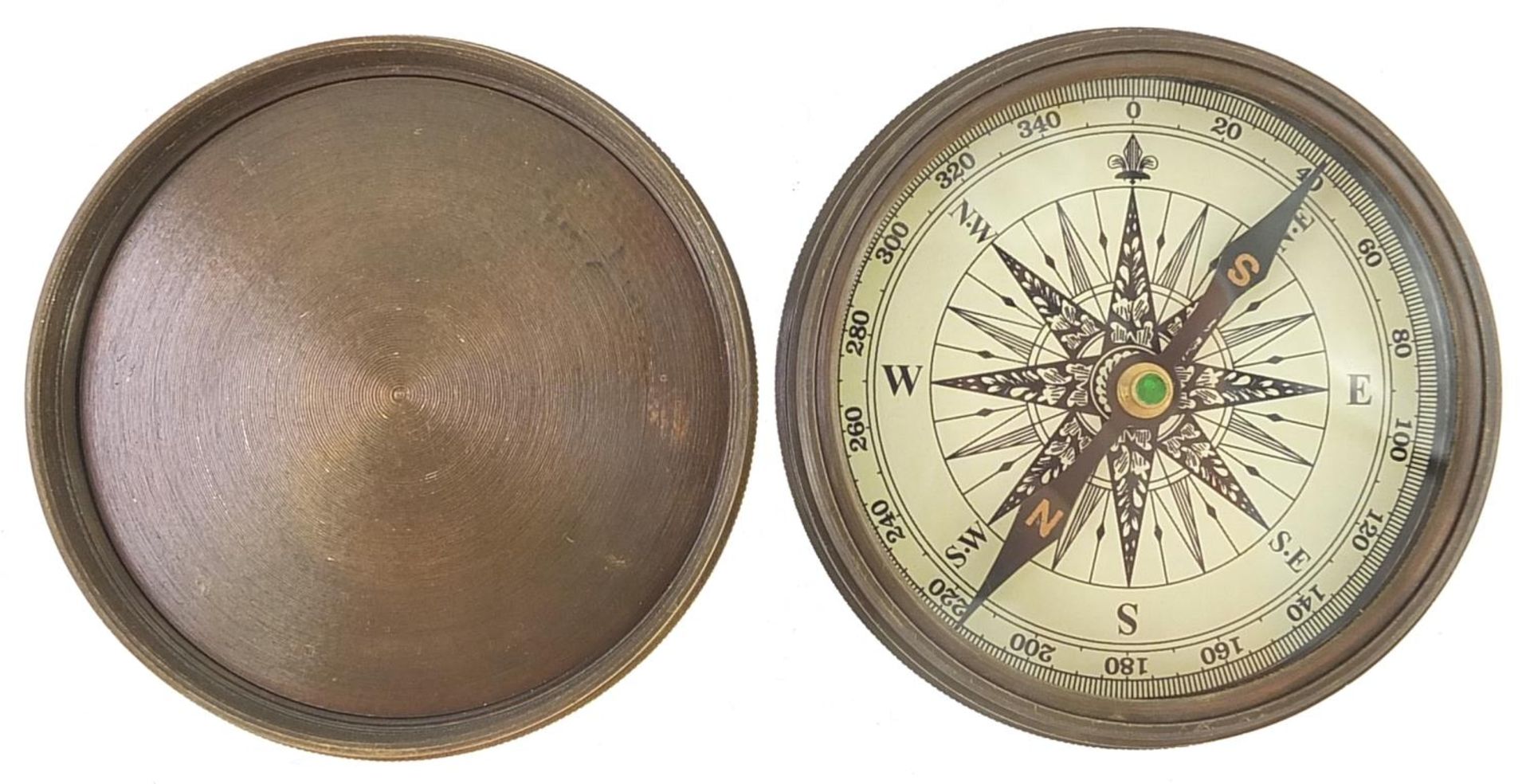 Military interest brass travelling compass, 7.5cm in diameter - Image 2 of 3