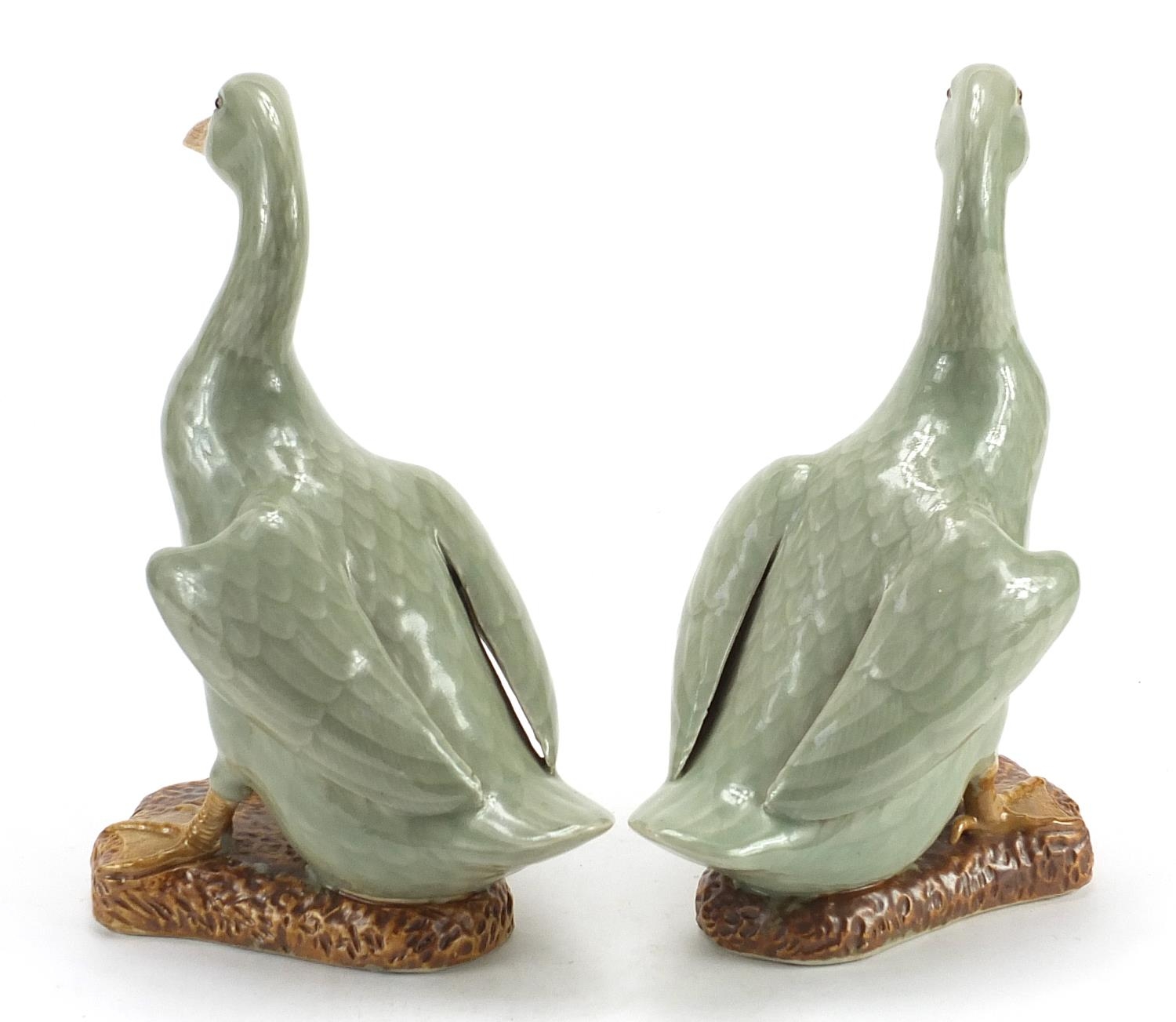 Pair of Chinese porcelain green glazed ducks, 23cm high - Bild 2 aus 4