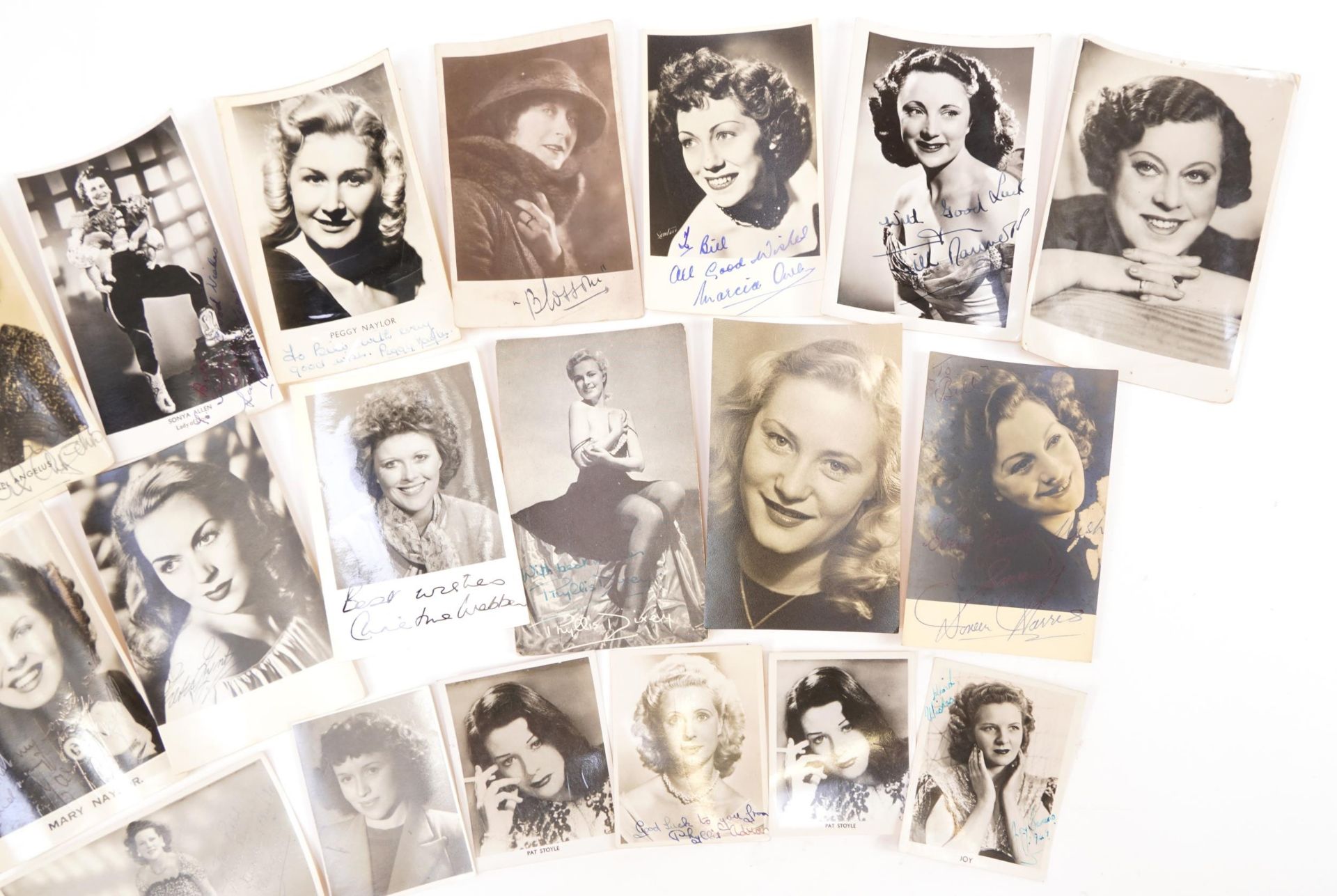 Vintage autographed photographs of female film stars including Blossom, Peggy Naylor, Muriel - Bild 3 aus 8
