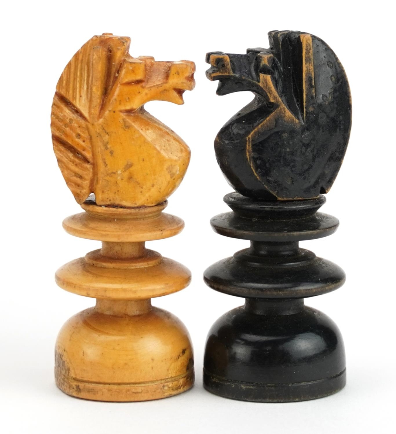 Turned boxwood and ebonised chess set, the largest piece 7.4cm high - Image 4 of 6