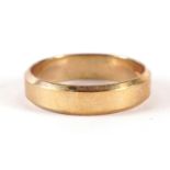 9ct gold wedding band, size R, 3.7g