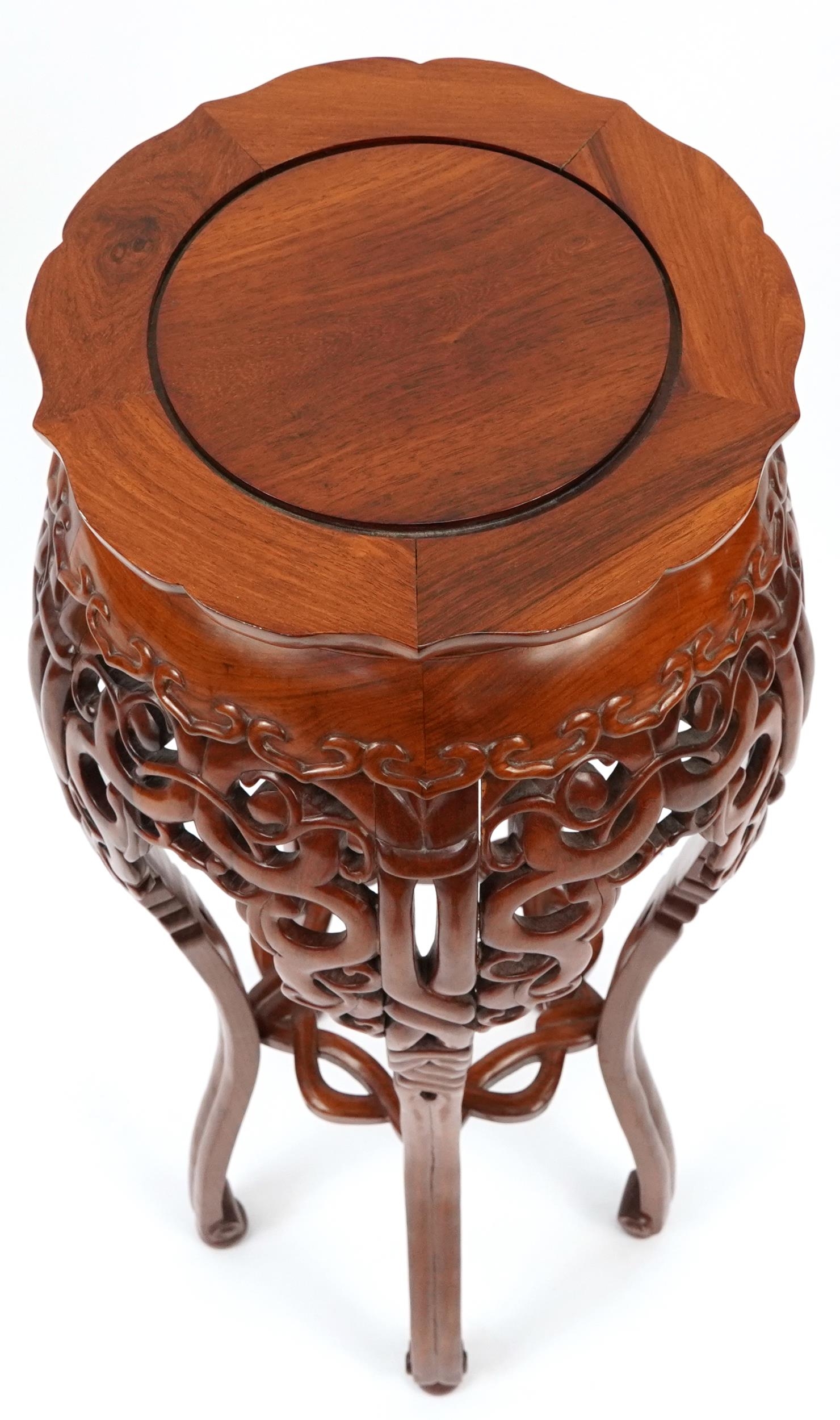 Chinese carved hardwood plant stand, 87cm high - Bild 3 aus 3