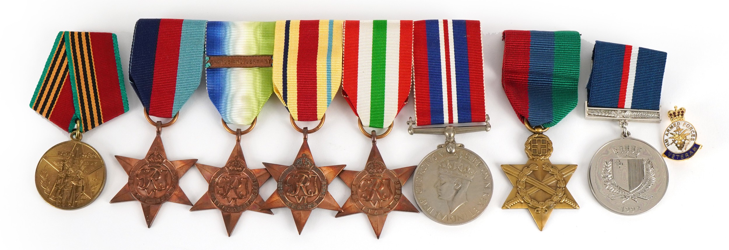 British military World War II medal group including four stars and an armed forces veteran badge - Bild 2 aus 4