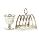 Silver four slice toast rack and silver eggcup, the largest 8.5cm wide, total 122.4g