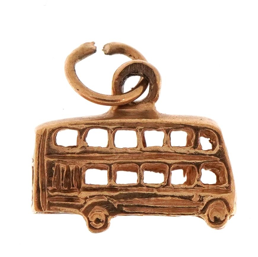 9ct gold double decker bus charm, 1.3cm wide, 1.1g - Image 2 of 2