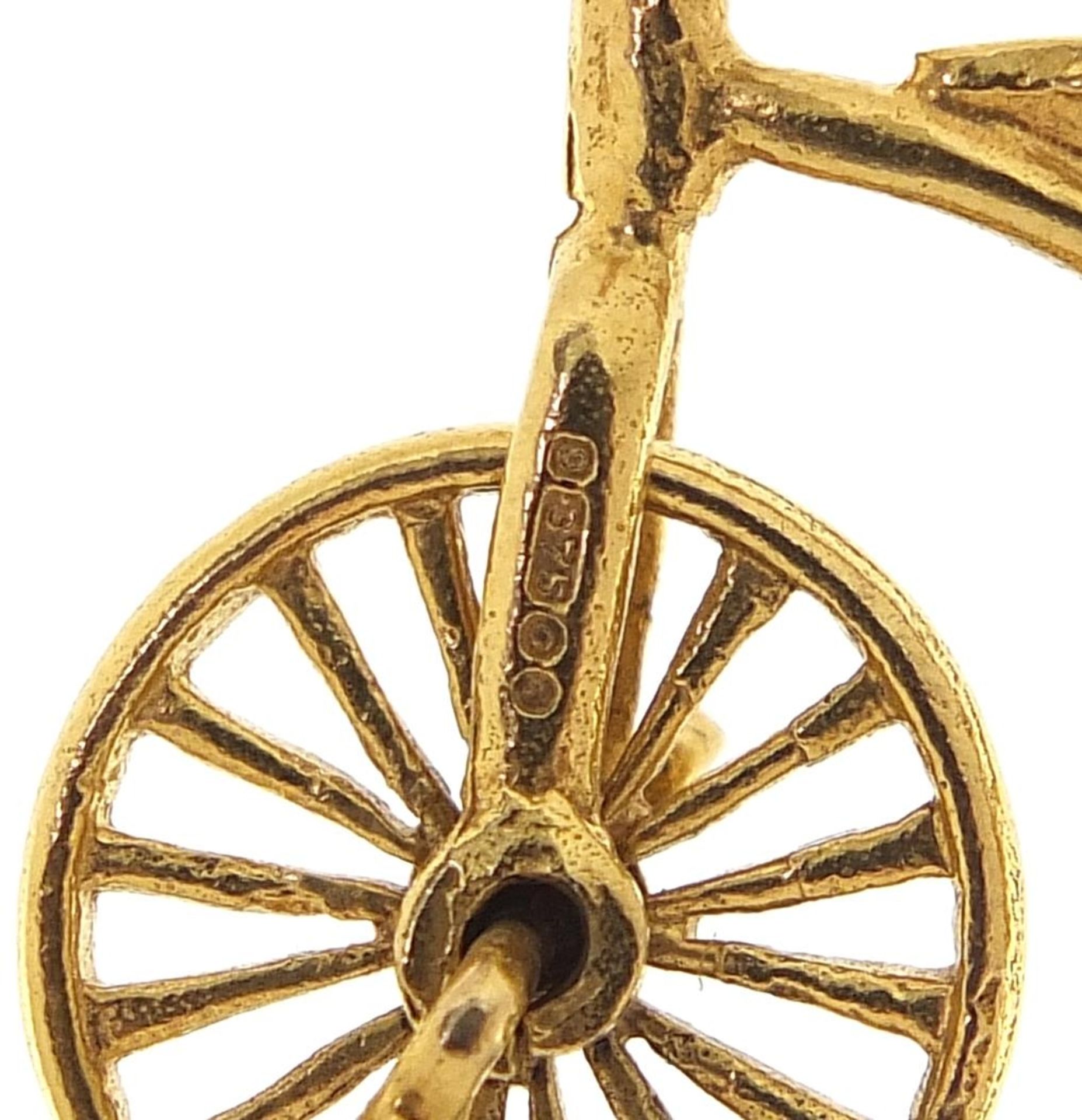 9ct gold penny farthing bike charm with rotating wheels, 2.5cm wide, 2.8g - Image 2 of 3