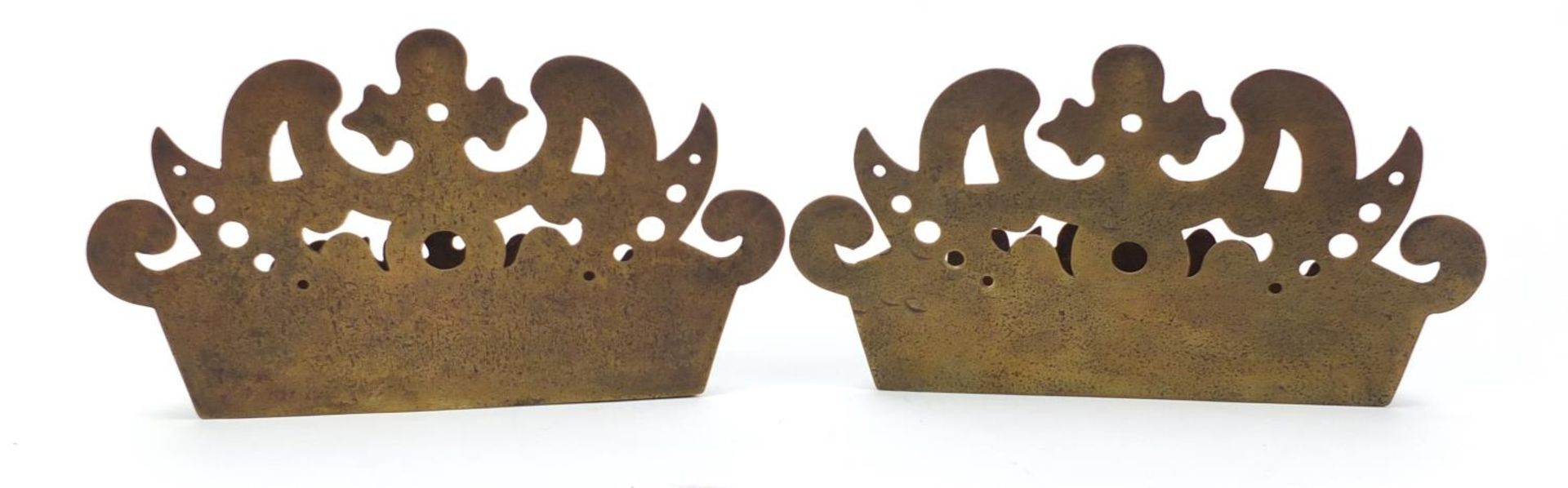 Pair of late Georgian brass mantle pieces, each 27cm wide - Image 4 of 5