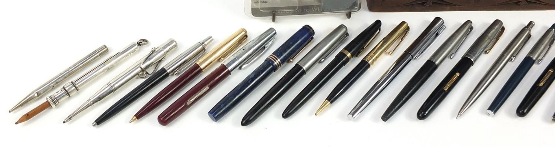 Collection of vintage and later fountain pens and ballpoint pens including a lapis lazuli Progress - Image 3 of 7