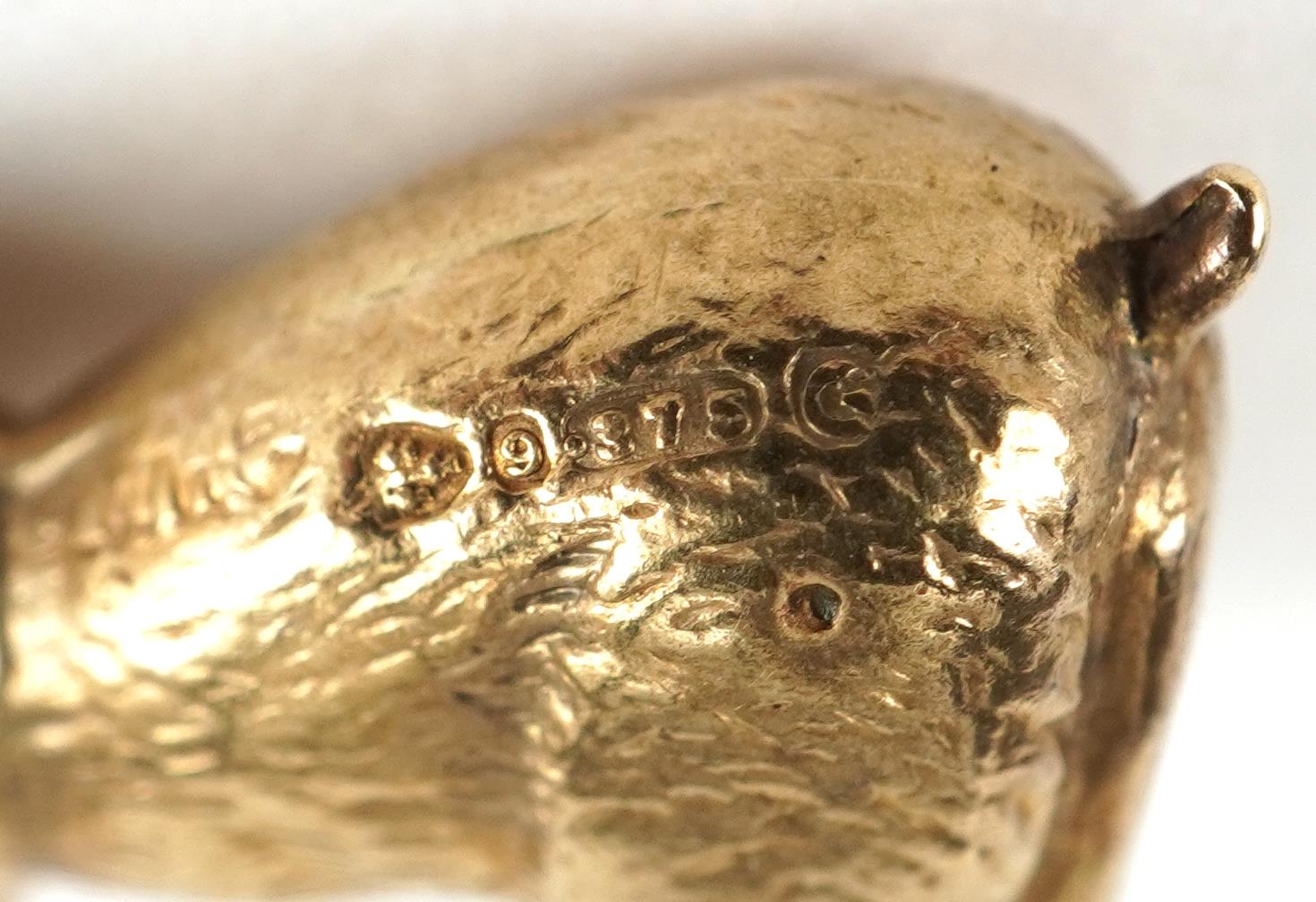 9ct gold Bonzo dog charm, 1.9cm high, 0.8g - Bild 3 aus 3