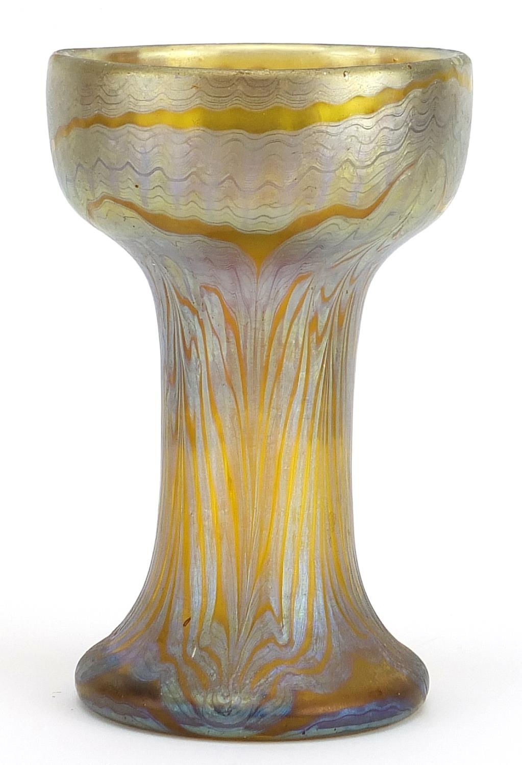 Loetz, Bohemian Art Nouveau Phaenomen glass vase signed Loetz Austria to the base, 16cm high - Bild 2 aus 3