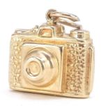 Unmarked 9ct gold camera charm, 1.5cm wide, 1.0g