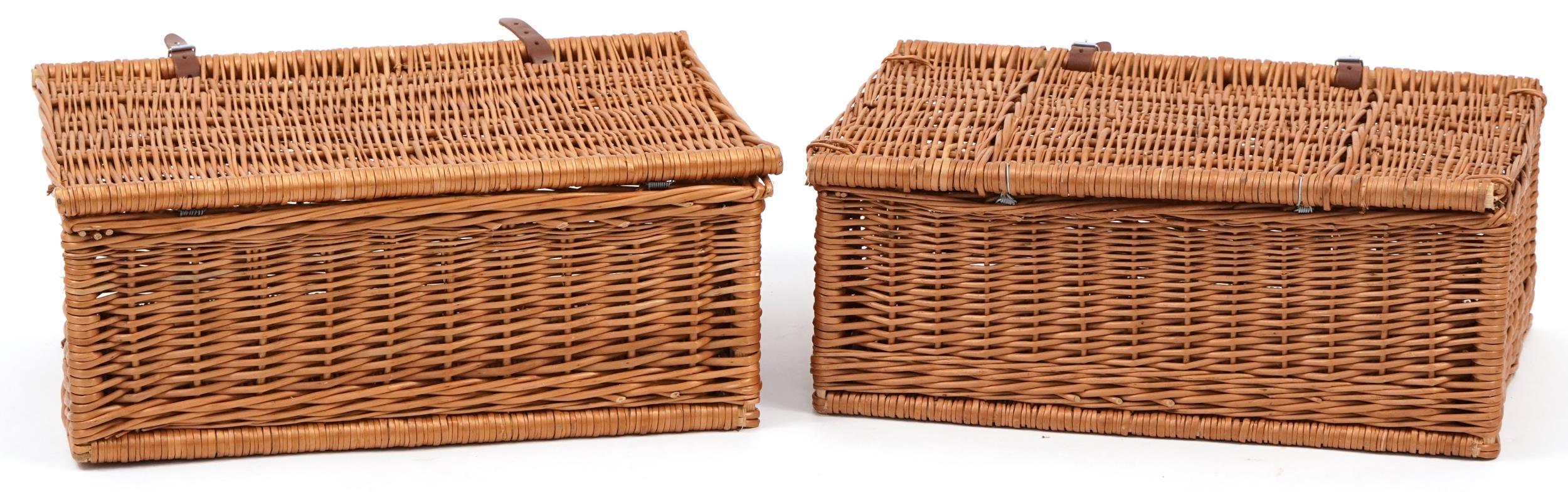 Two wicker picnic hampers, 23cm H x 57cm W x 38cm D - Bild 3 aus 3