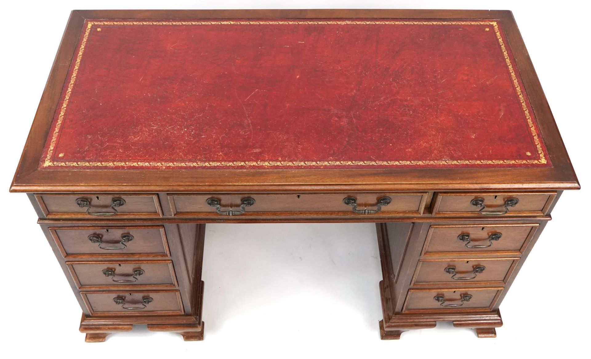 Mahogany nine drawer twin pedestal desk with red tooled leather top, 78cm H x 122cm W x 61cm D - Bild 2 aus 3