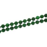 Malachite bead necklace, 80cm in length, 105.8g