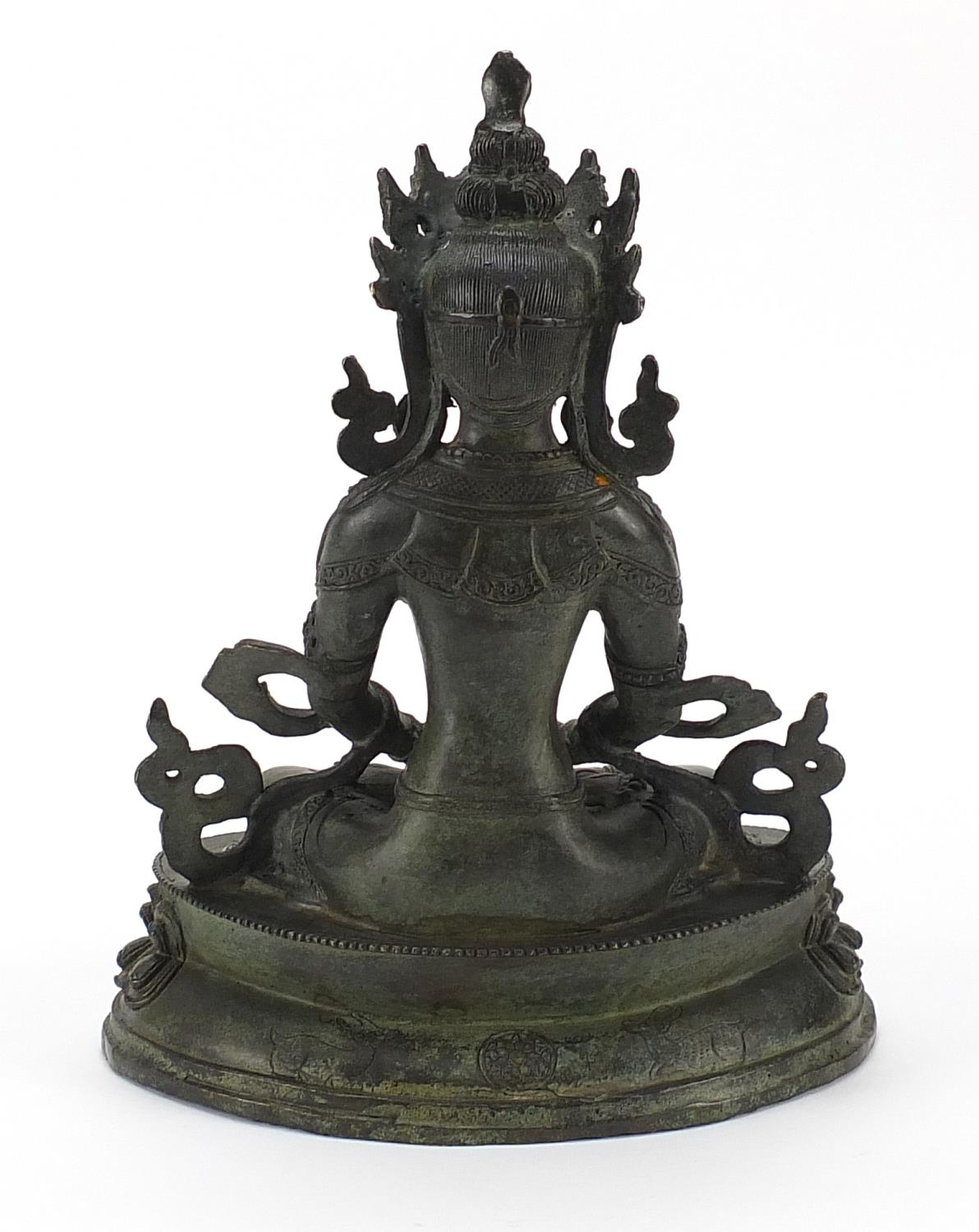 Chino Tibetan patinated bronze figure of seated Buddha, 29.5cm high - Bild 2 aus 3