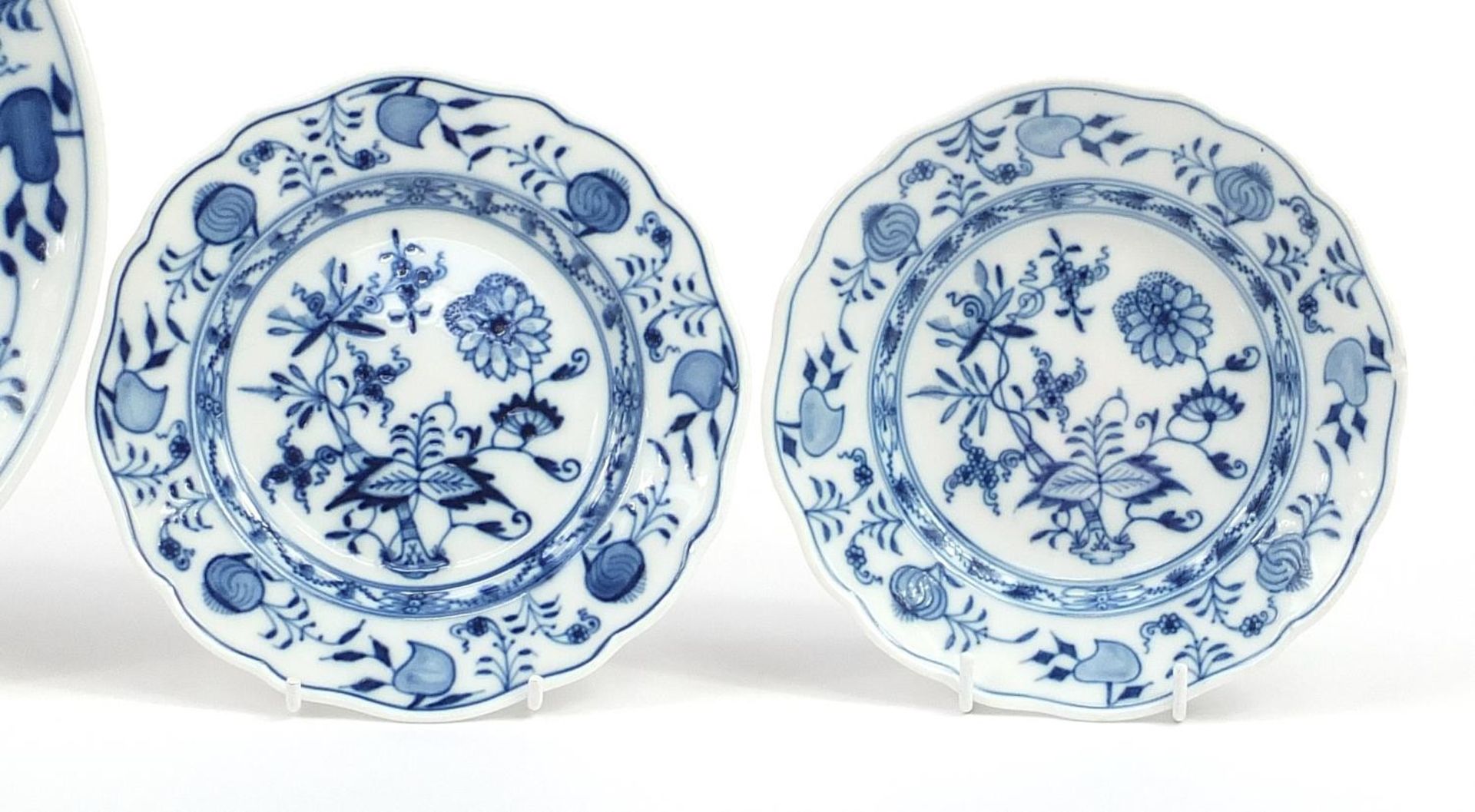Meissen, German blue and white porcelain comprising two plates and three side plates, each hand - Bild 3 aus 5