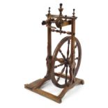 19th century wooden spinning wheel, 87cm high