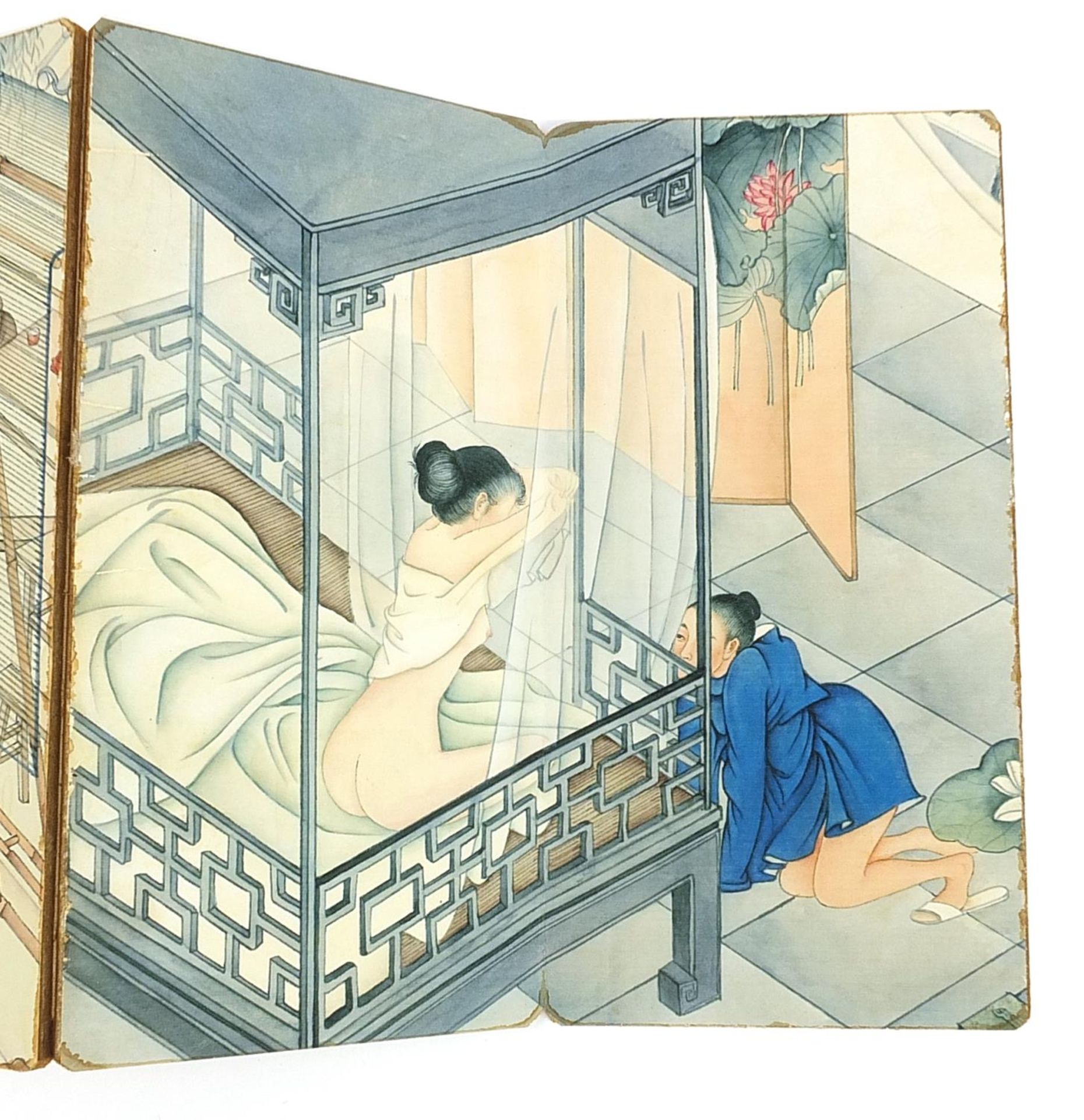 Chinese folding book depicting erotic scenes - Image 6 of 8
