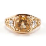 9ct gold citrine solitaire ring with pierced shoulders, size O, 3.6g