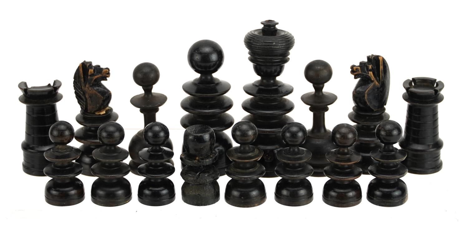 Turned boxwood and ebonised chess set, the largest piece 7.4cm high - Image 2 of 6