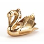 9ct gold swan charm, 2.5cm wide, 2.0g