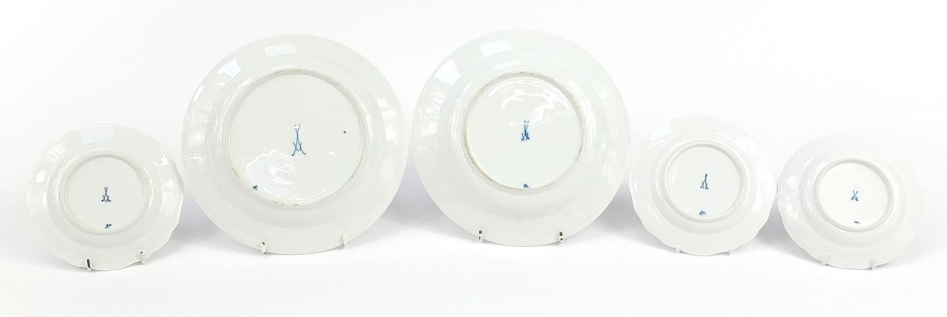 Meissen, German blue and white porcelain comprising two plates and three side plates, each hand - Bild 4 aus 5