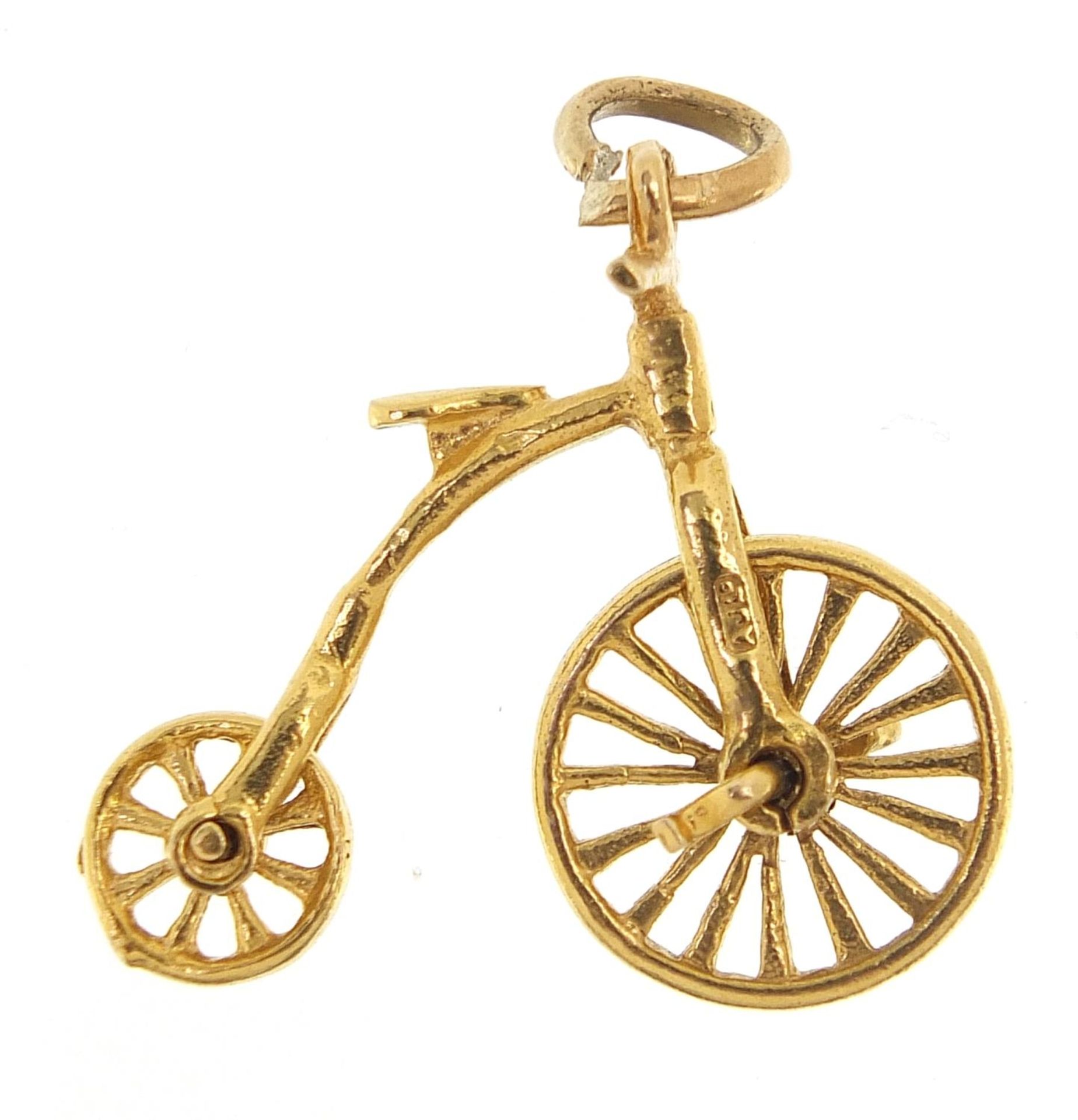 9ct gold penny farthing bike charm with rotating wheels, 2.5cm wide, 2.8g - Image 3 of 3