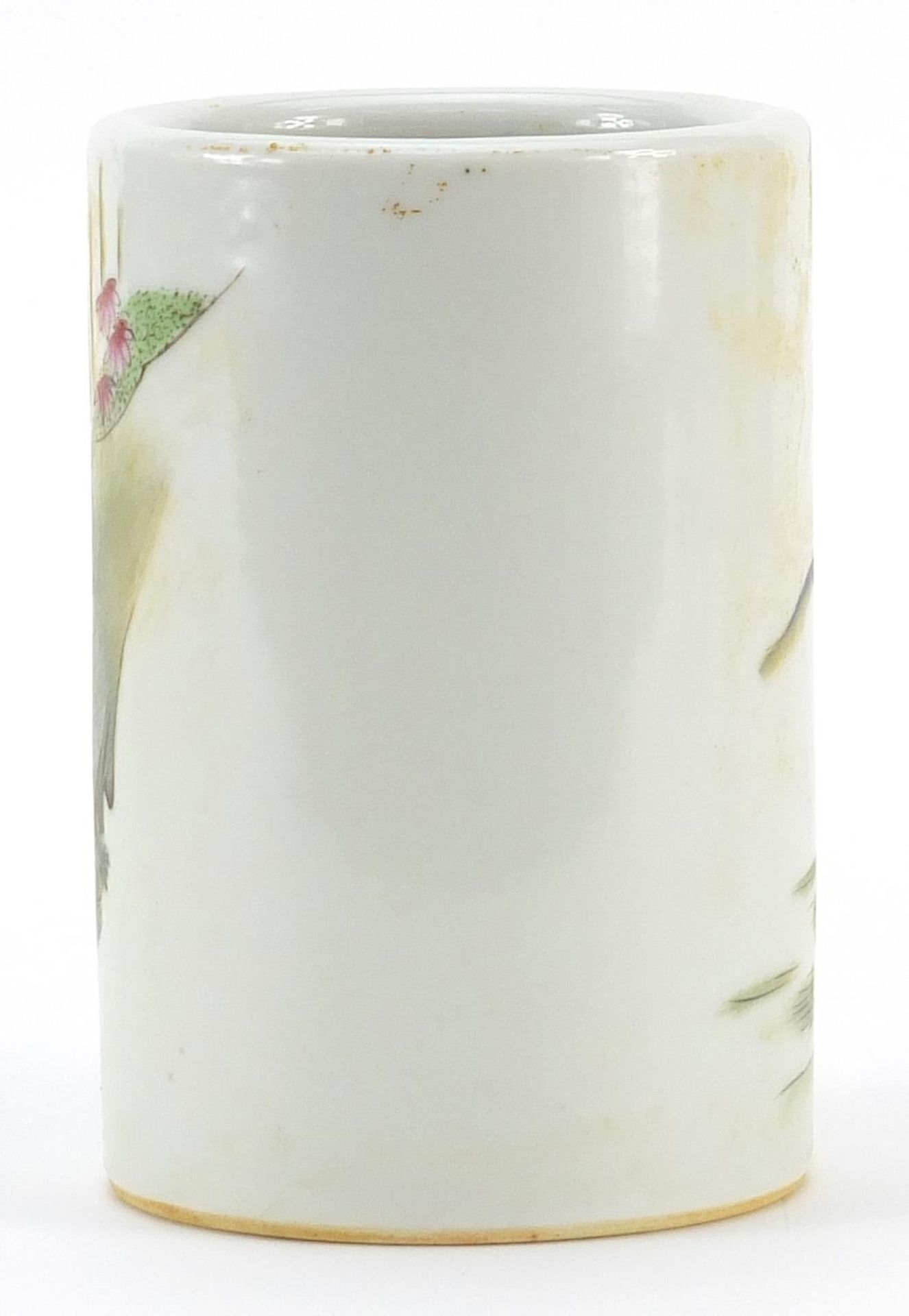 Chinese porcelain brush pot hand painted in the famille rose palette with an Elder and children, red - Image 2 of 4
