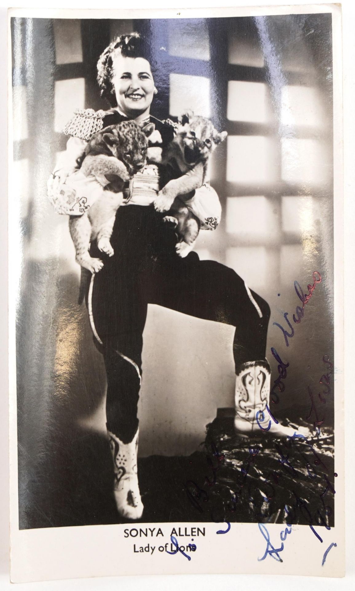 Vintage autographed photographs of female film stars including Blossom, Peggy Naylor, Muriel - Bild 6 aus 8