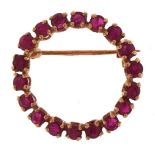 9ct gold ruby wreath brooch, 2.2cm in diameter, 2.1g