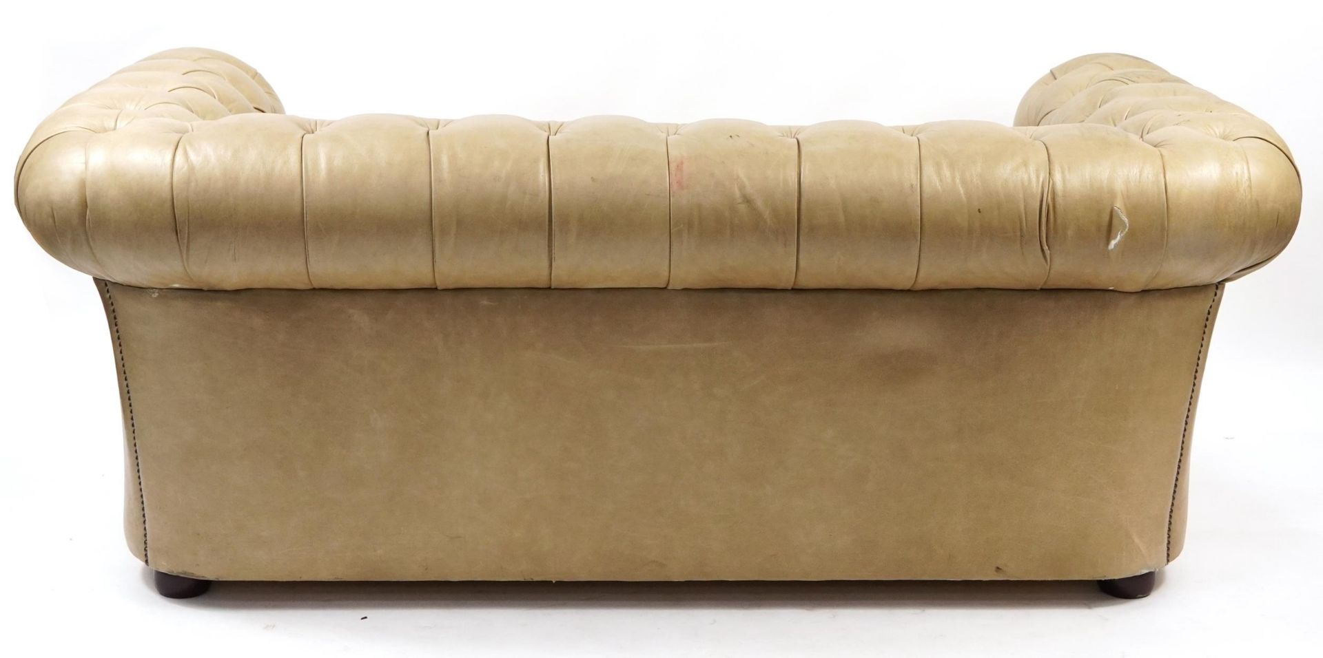 Three seater leather Chesterfield settee, 190cm wide - Bild 2 aus 2