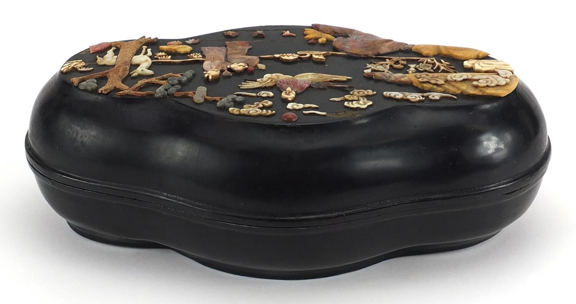 Chinese lacquered box and cover with stone inlay, decorated with figures in a landscape, 34cm wide - Image 3 of 4