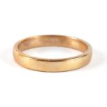 9ct gold wedding band, size L/M, 2.2g