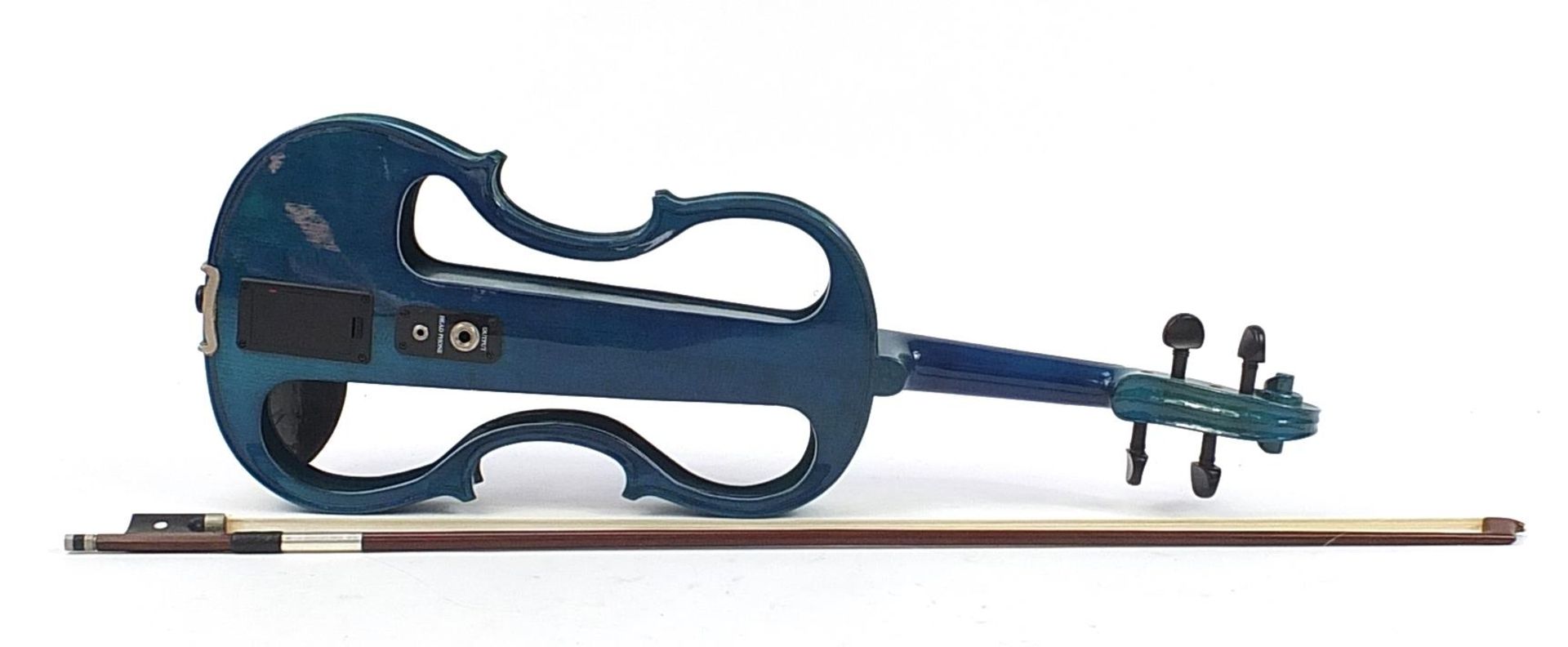 Carlo Giordano blue electric violin with bow and protective case, the violin back 14.5 inches in - Image 3 of 5