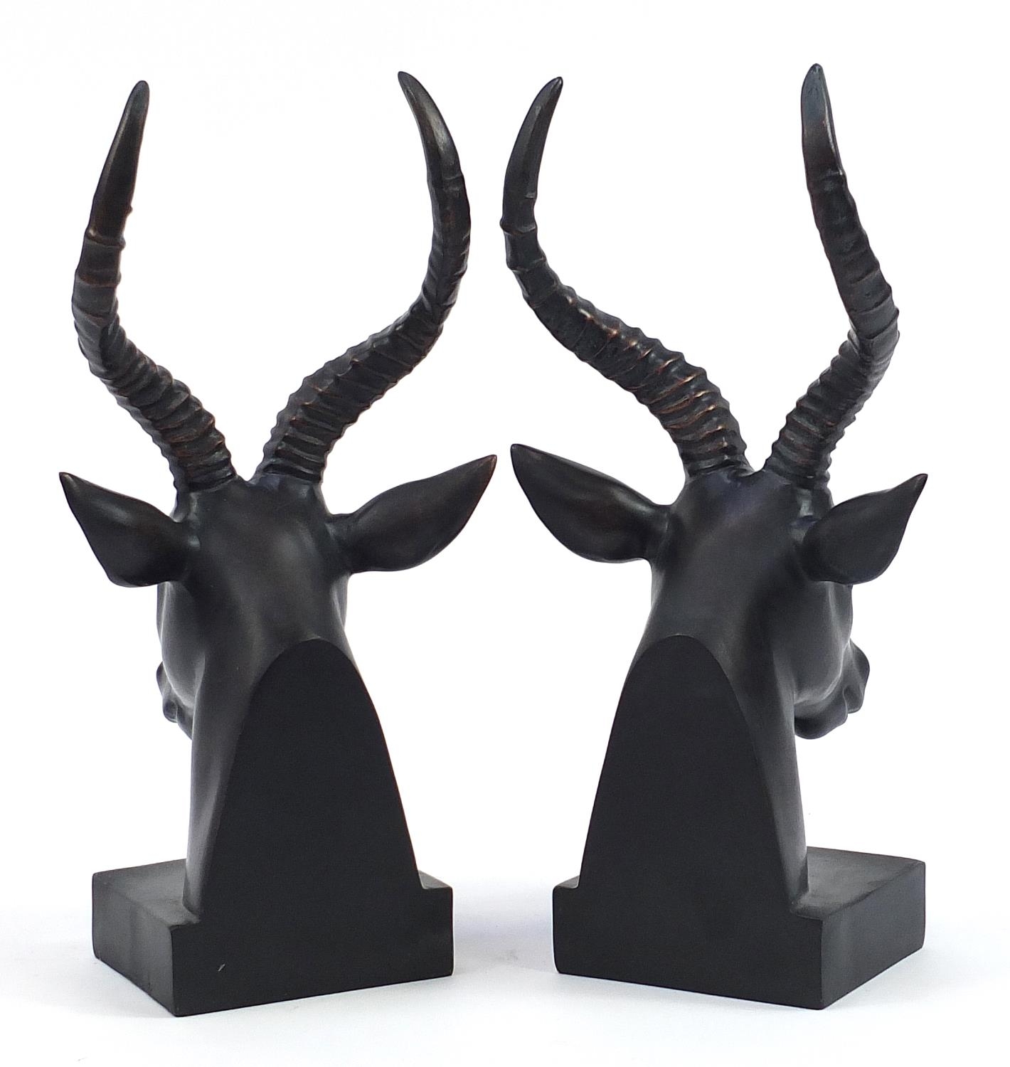 Pair of bronzed gazelle head bookends, 38cm high - Bild 2 aus 3