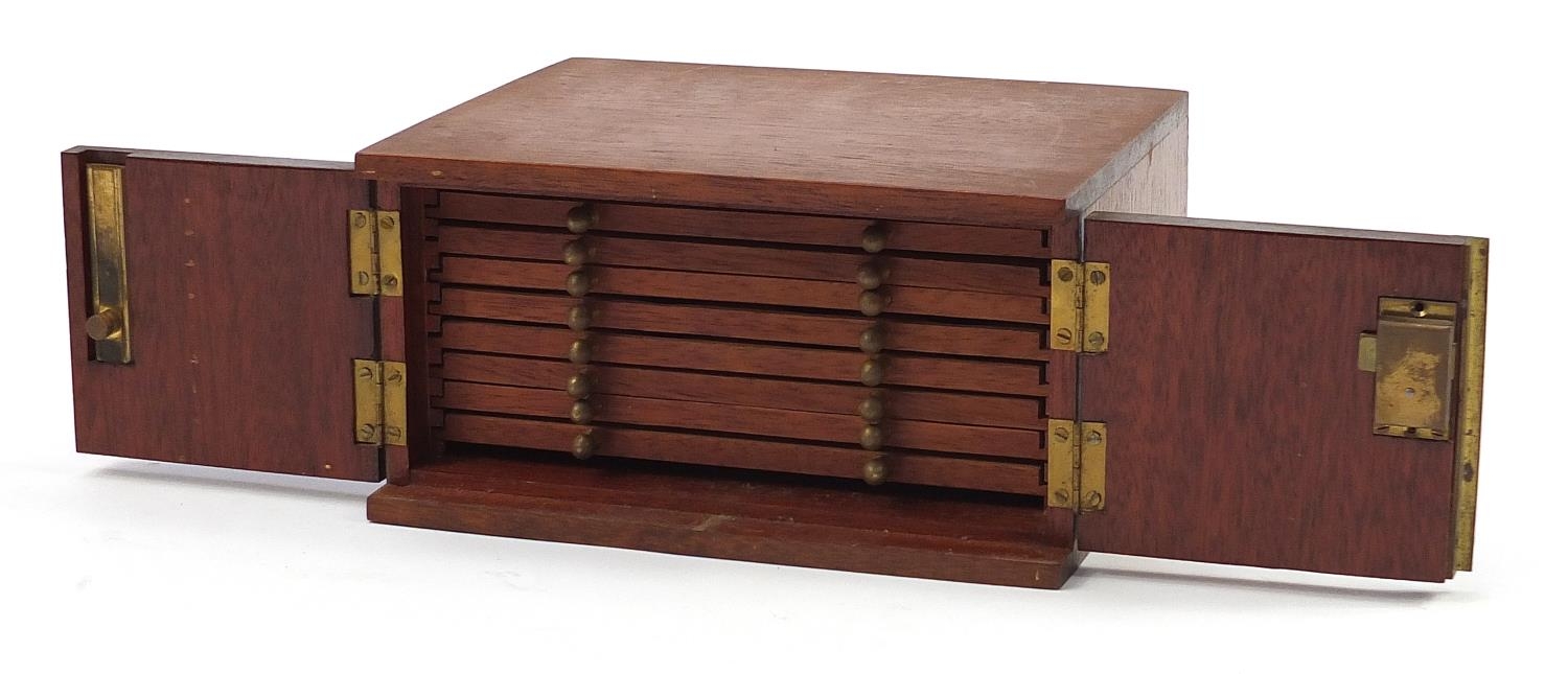 Mahogany eight drawer coin collector's chest, 11cm H x 21cm W x 17cm D - Bild 3 aus 5